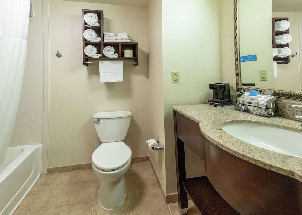 Hampton Inn Presque Isle Maine 12/50