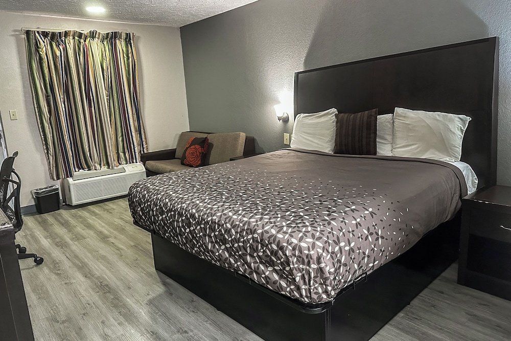 Regal Inn Guntersville Hwy 431 10/50