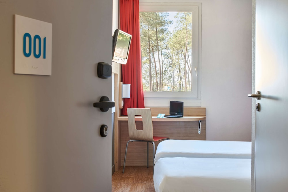 Kyriad Direct Mont De Marsan - St Avit 20/50