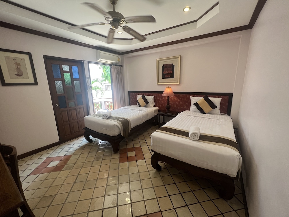Superior, Twin Beds, Balcony