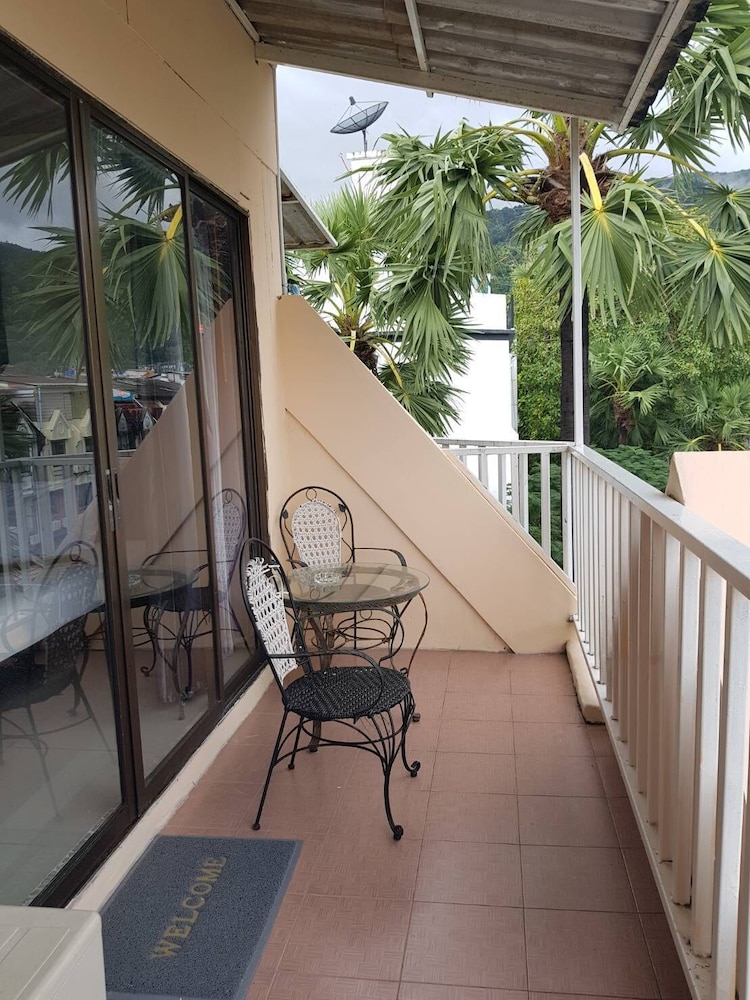 Boomerang Inn 30/50