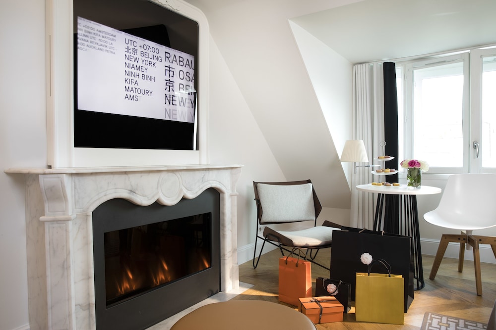 Hotel R de Paris 47/64