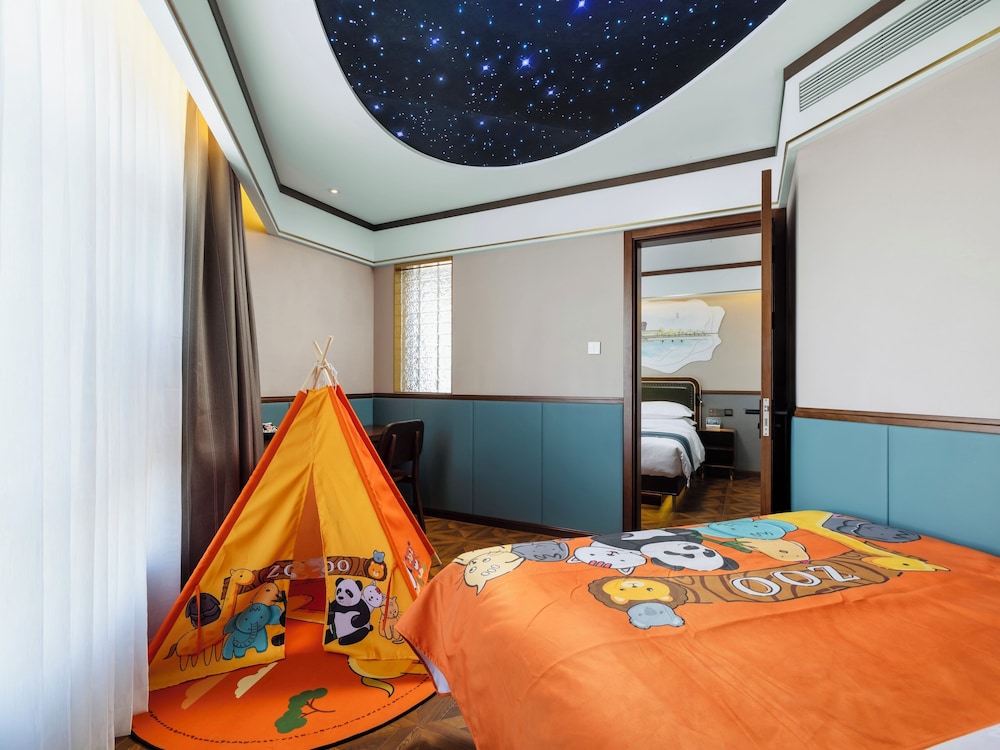 Nostalgia S Hotel (Beijing Fangshan Guangyangcheng Metro Station) 58/67