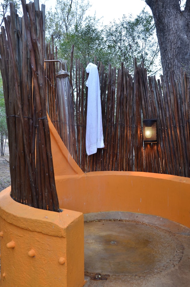 Hoyo-Hoyo Tsonga Lodge 65/68