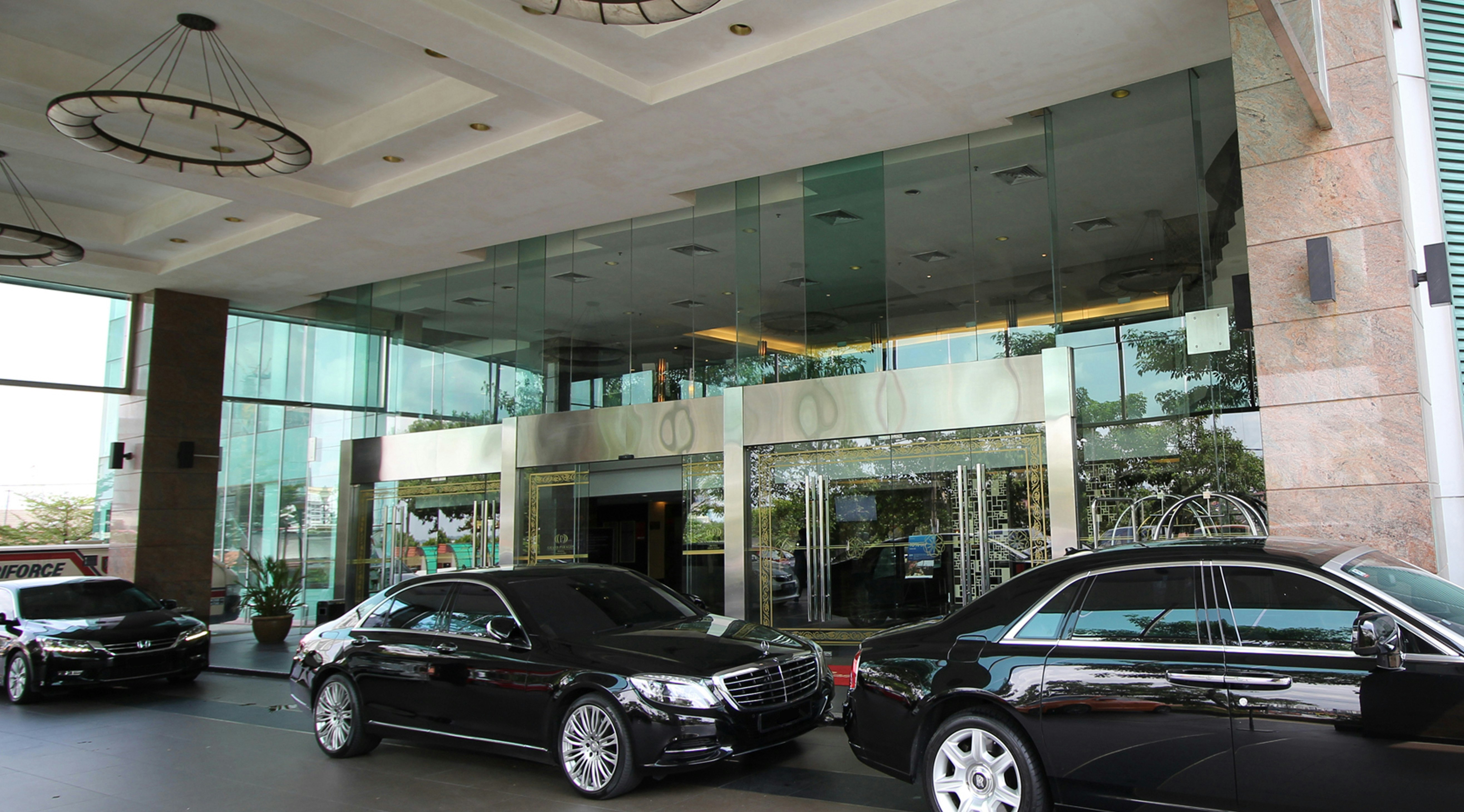 Grand Paragon 43/43