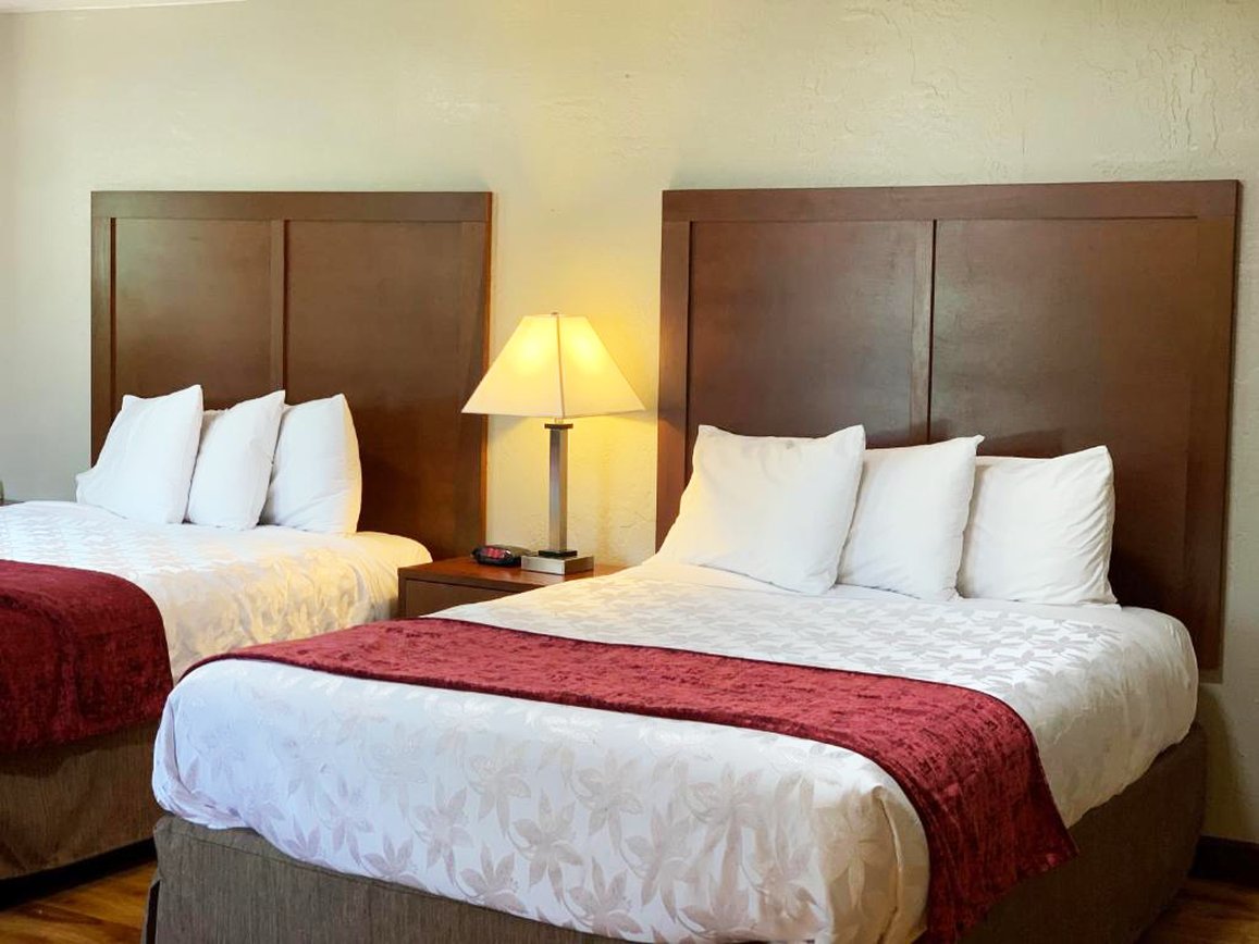 Red Carpet Inn Medford 11/36