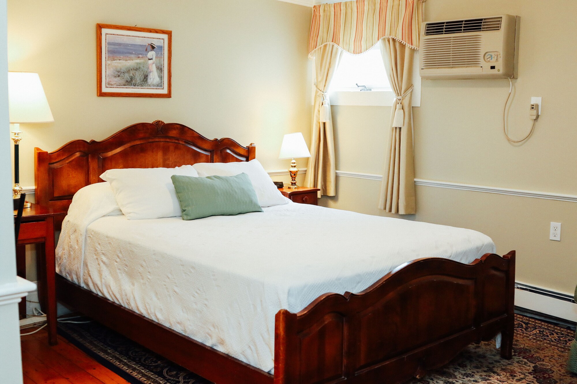 HISTORICAL, QUEEN BED, MAIN BUILDING