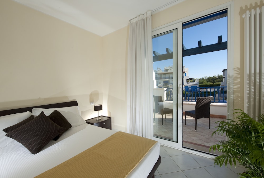 PORTOVERDE BEACH APARTMENTS 12/53