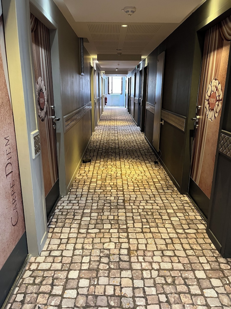 IBIS STYLES NIMES GARE CENTRE 8/57