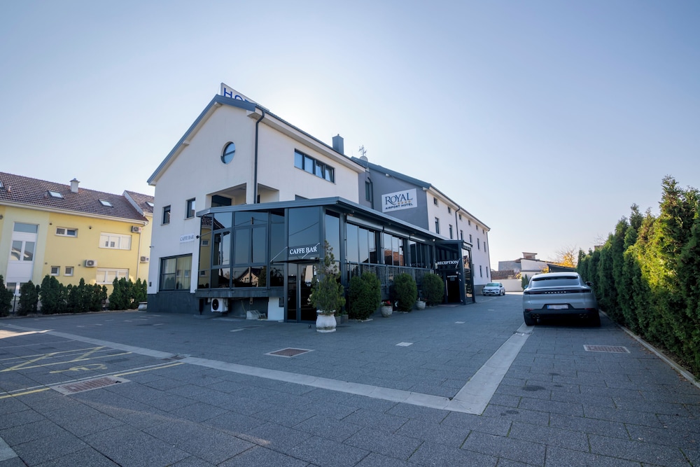 Royal Airport Hotel 66/69