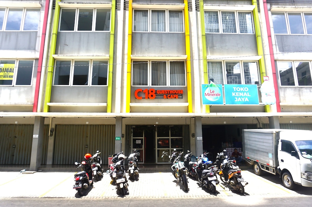OYO 3952 Hotel C 18 Cibaduyut 1/25