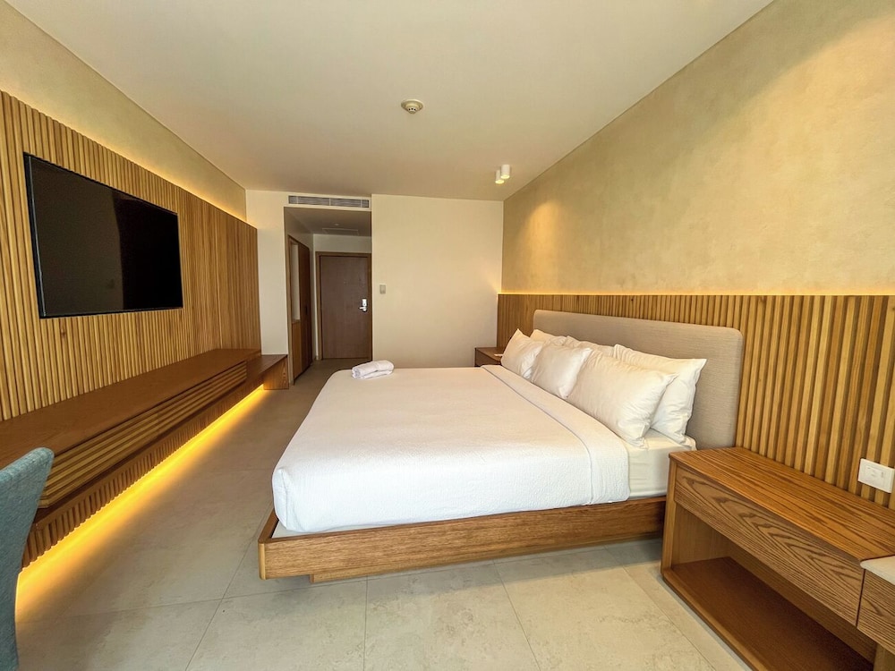 Deluxe, King Bed, Sea View, Balcony