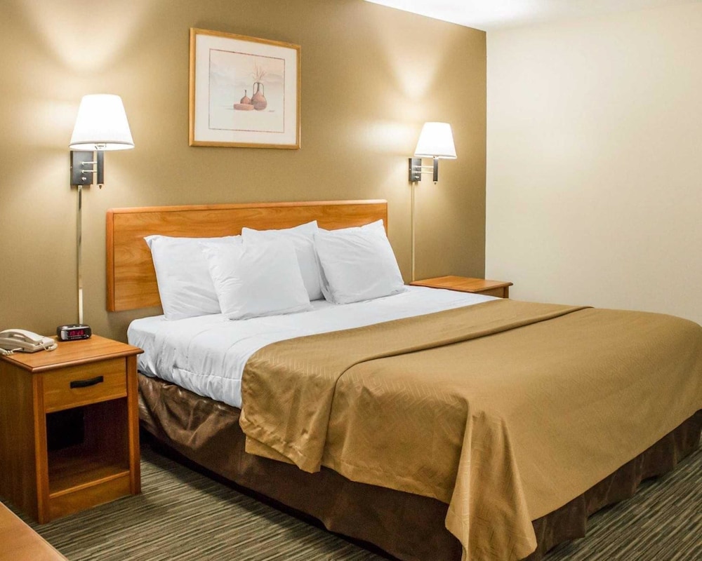 Econo Lodge Elkhart North 13/27