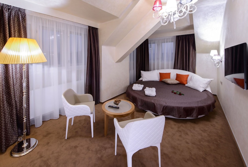 Myo Hotel Mysterius 31/37