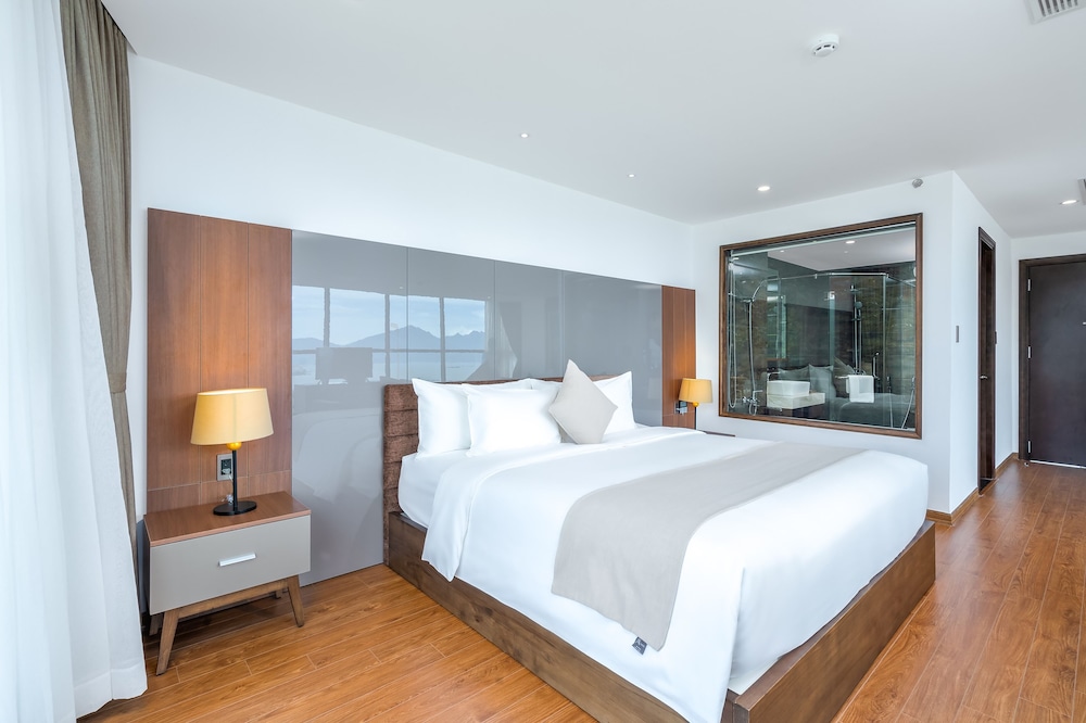 JUNIOR SUITE, DOUBLE BED, PANORAMIC VIEW