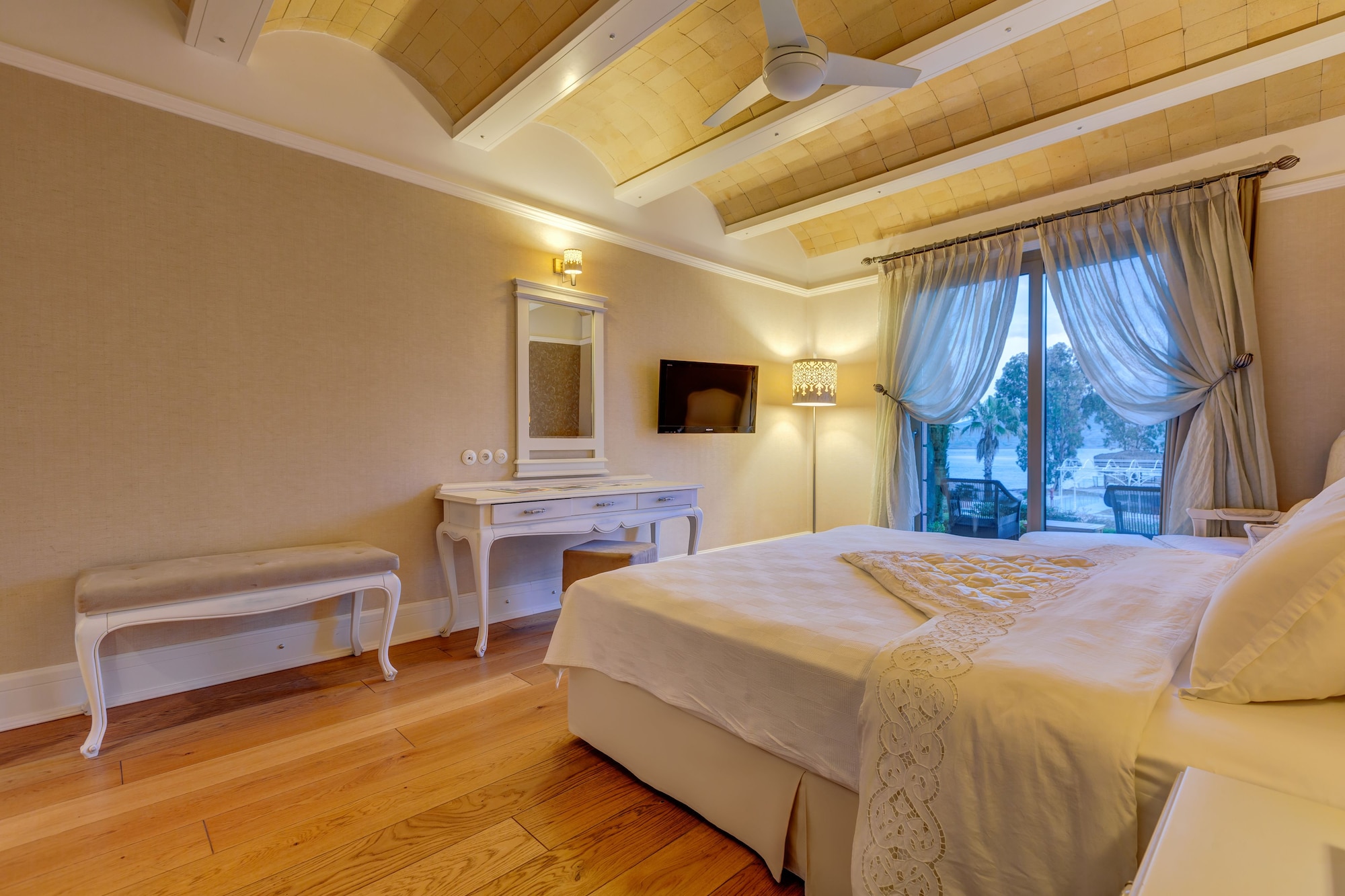DELUXE, DOUBLE BED, TERRACE