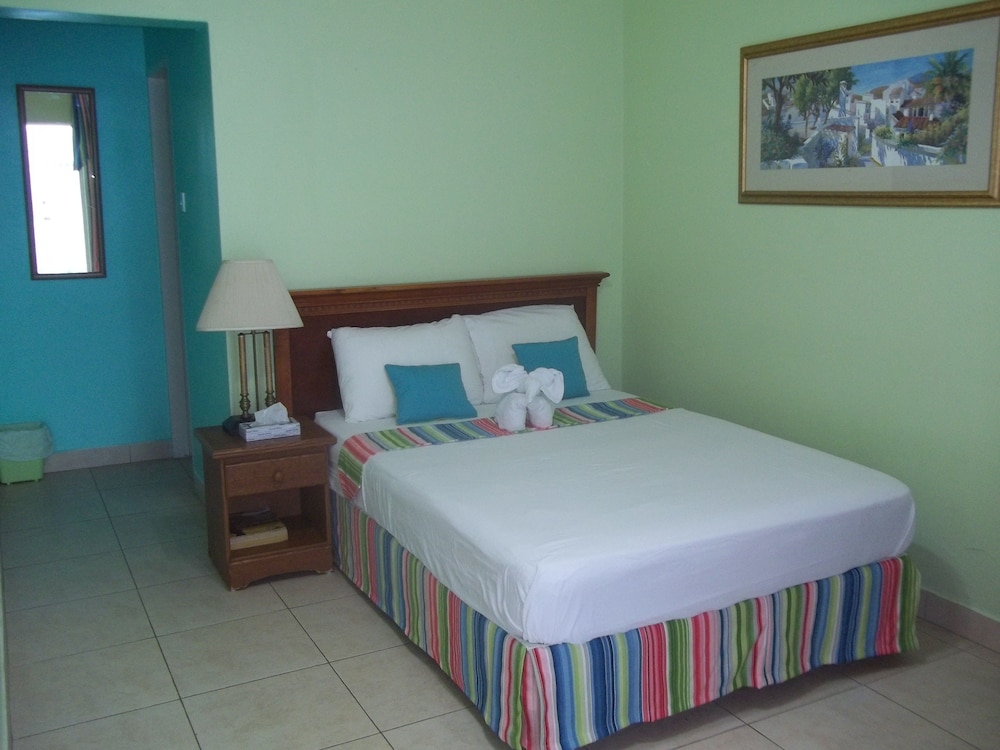 Palm Garden Hotel 8/50