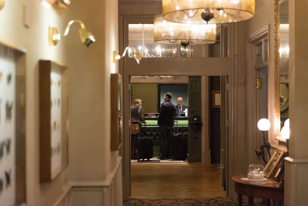 The Crown Manor House Hotel 37/42