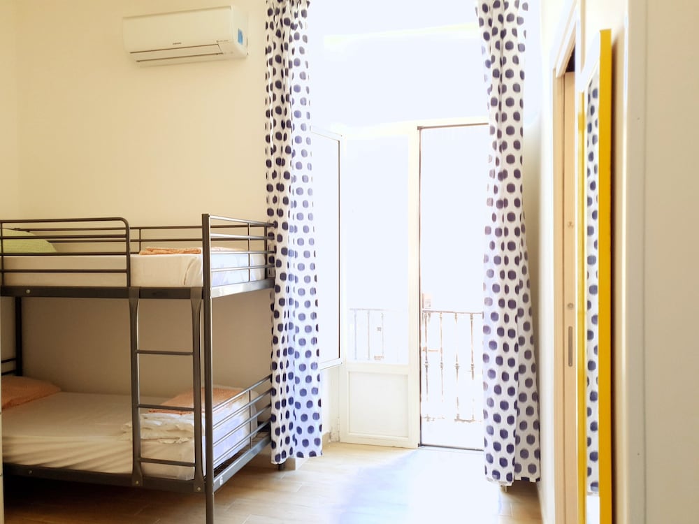 Mancini Hostel Naples 35/70