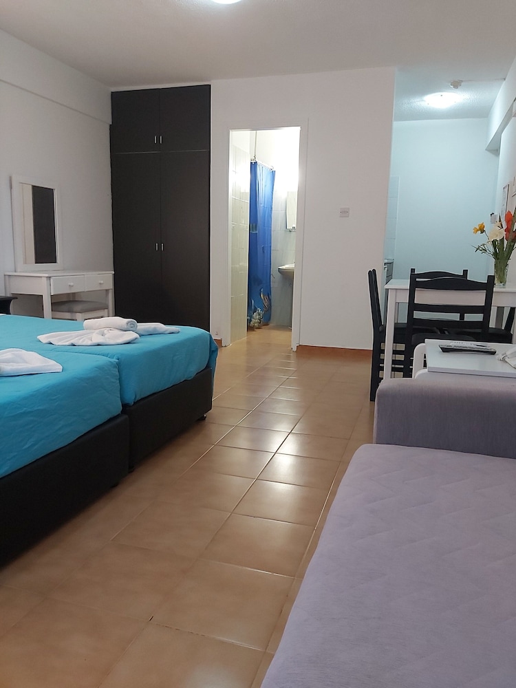 A. Maos Hotel Apartments 20/62