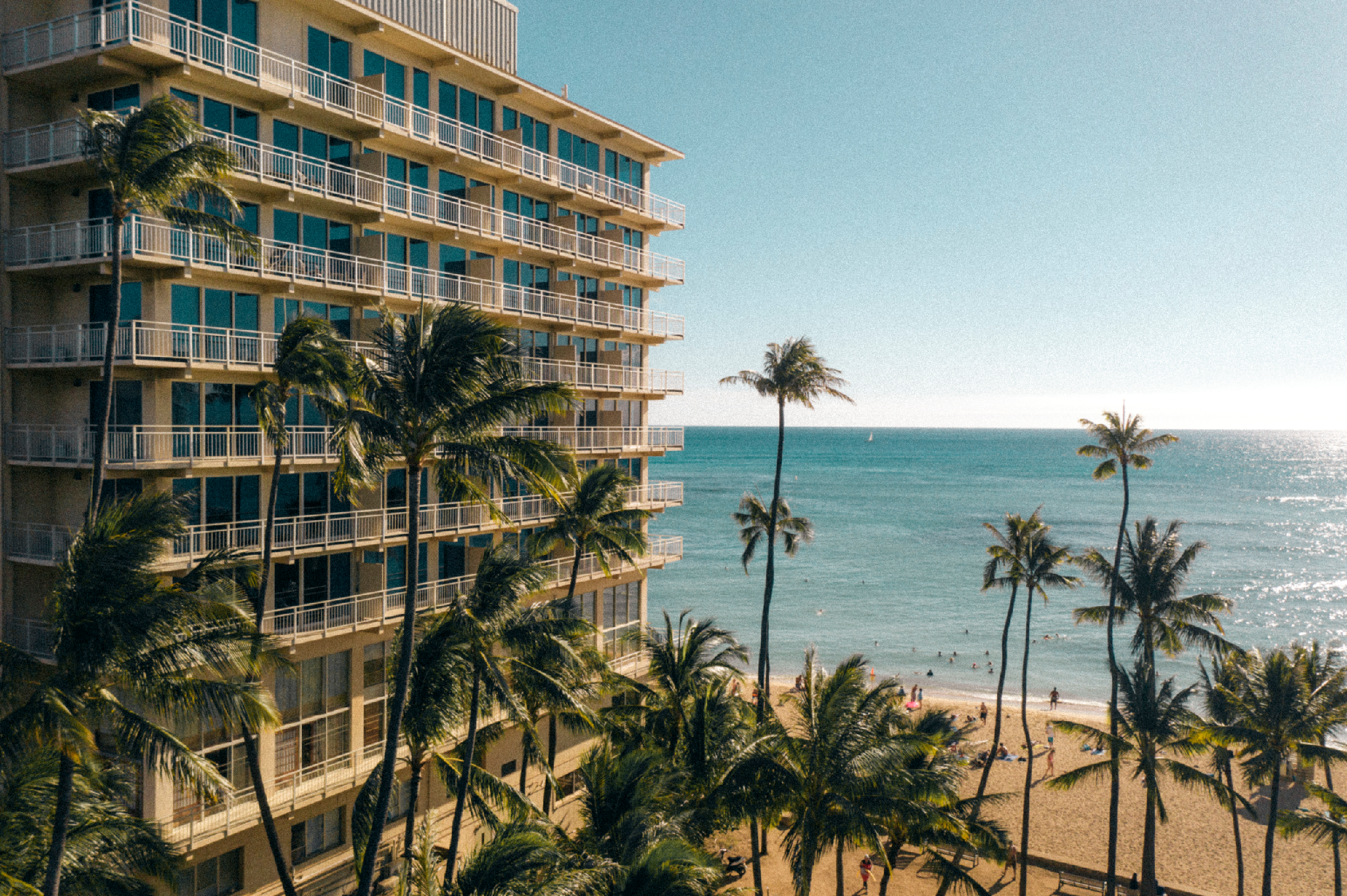 جناح جونيور بإطلالة على البحر