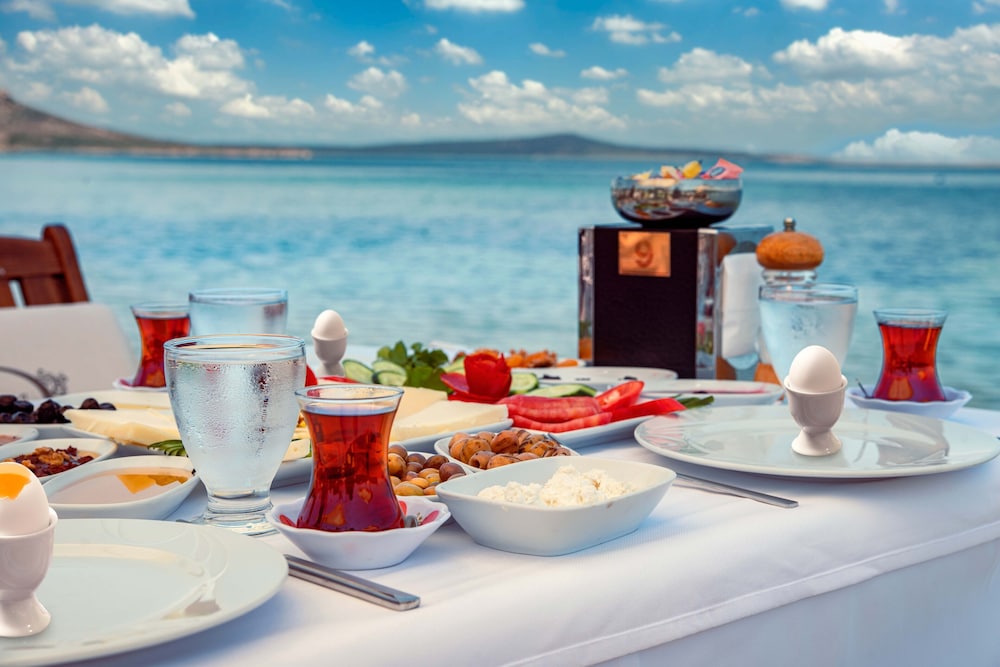 Cunda Aksac Otel 35/50