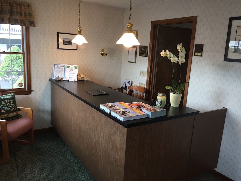 Adirondack Retreat Inn and Suites 34/36