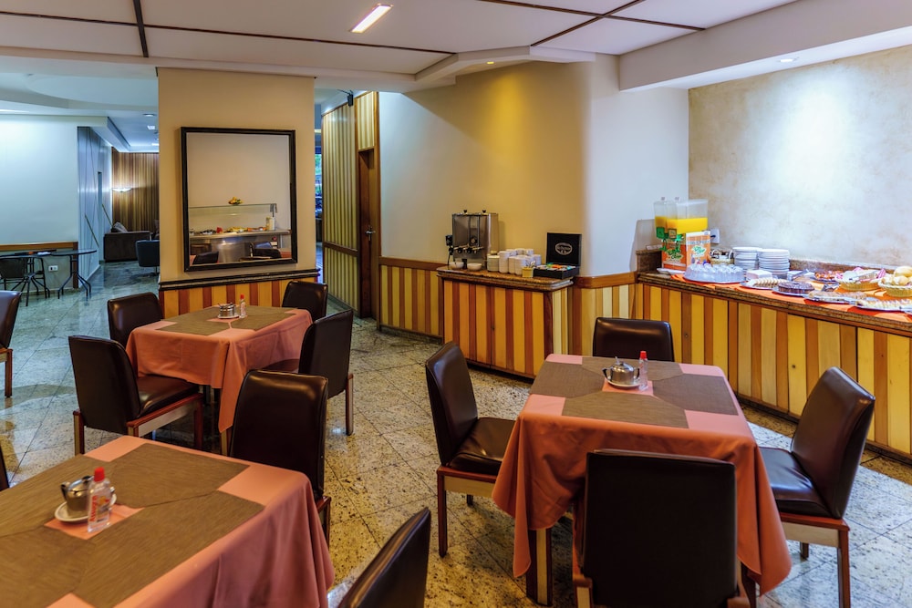 Carillon Plaza Hotel 37/50