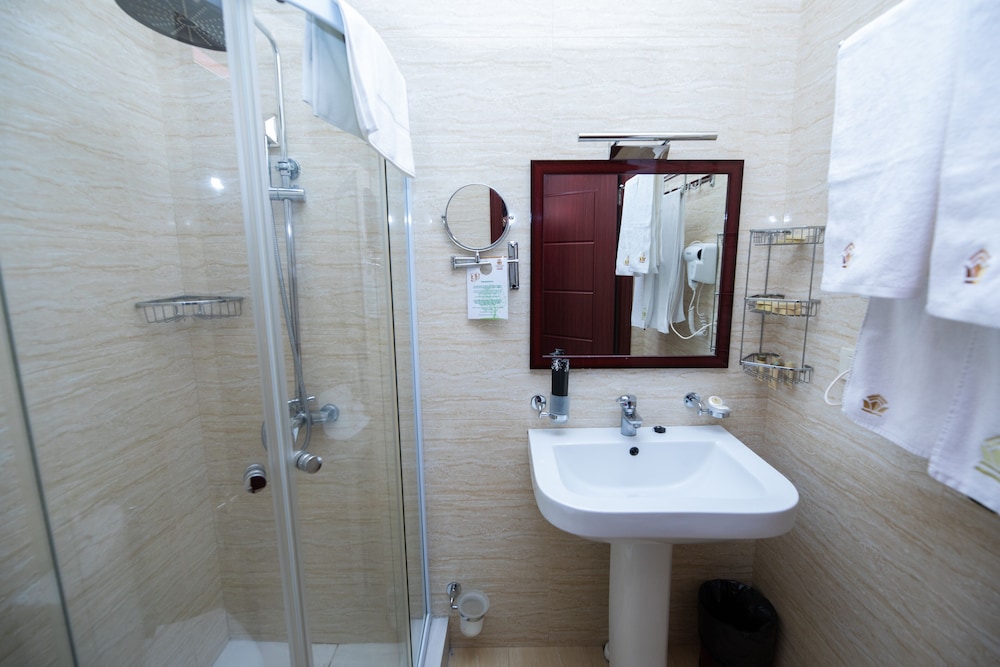 DIAMOND HOUSE HOTEL 35/42