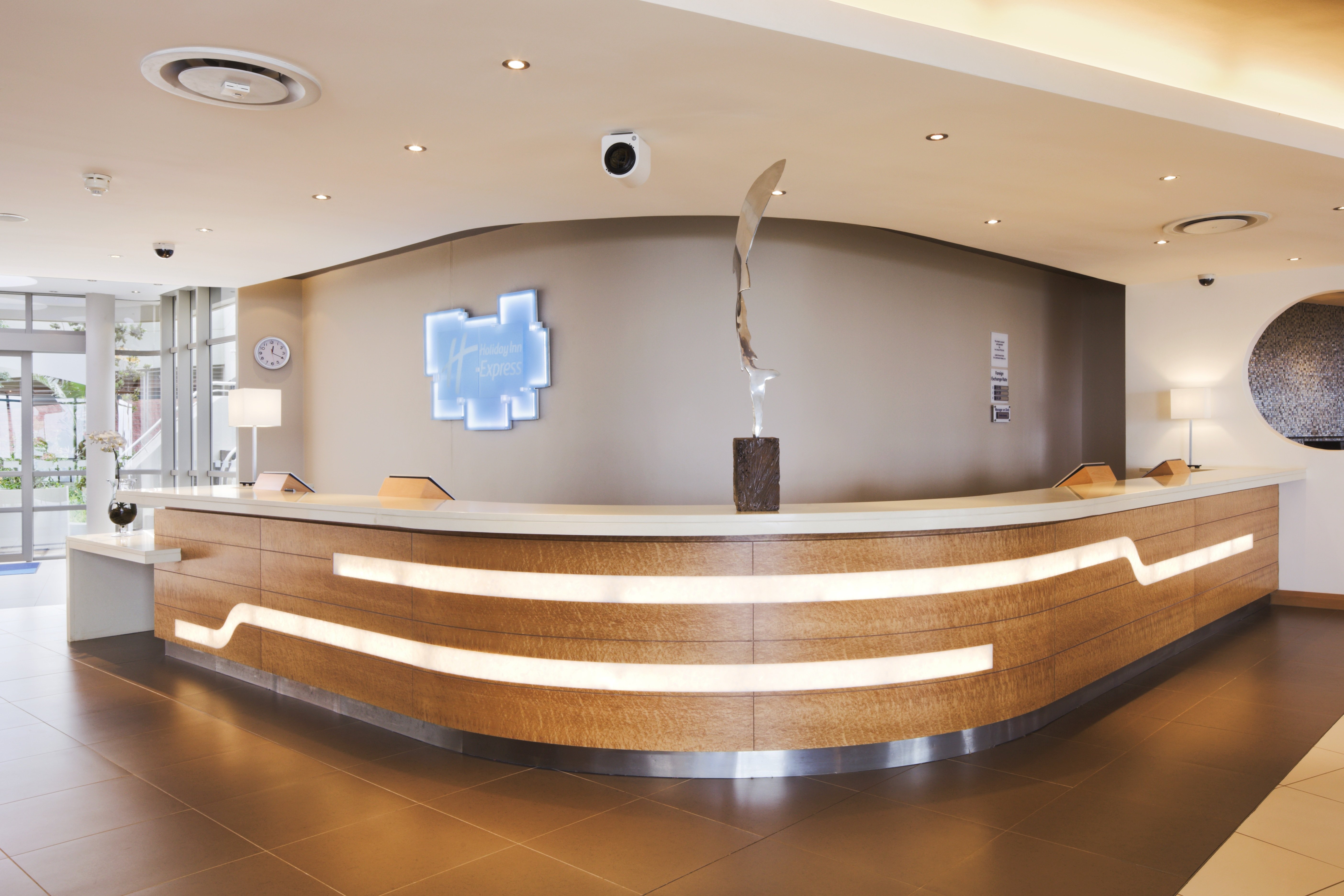 HOLIDAY INN EXPRESS DURBAN - UMHLANGA 17/83