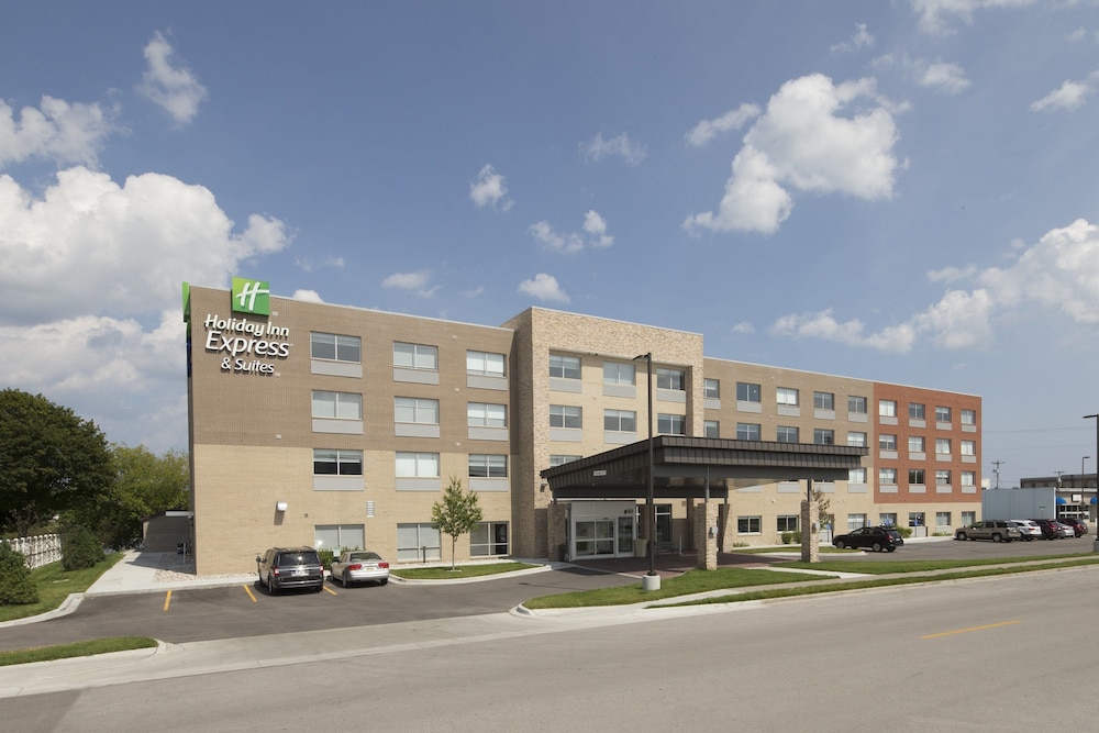 Holiday Inn Express Suites Alpena Downtown 1/40