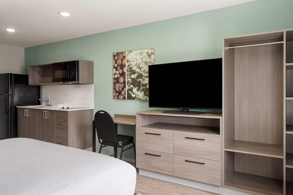 ECHO Suites Extended Stay by Wyndham 24/30