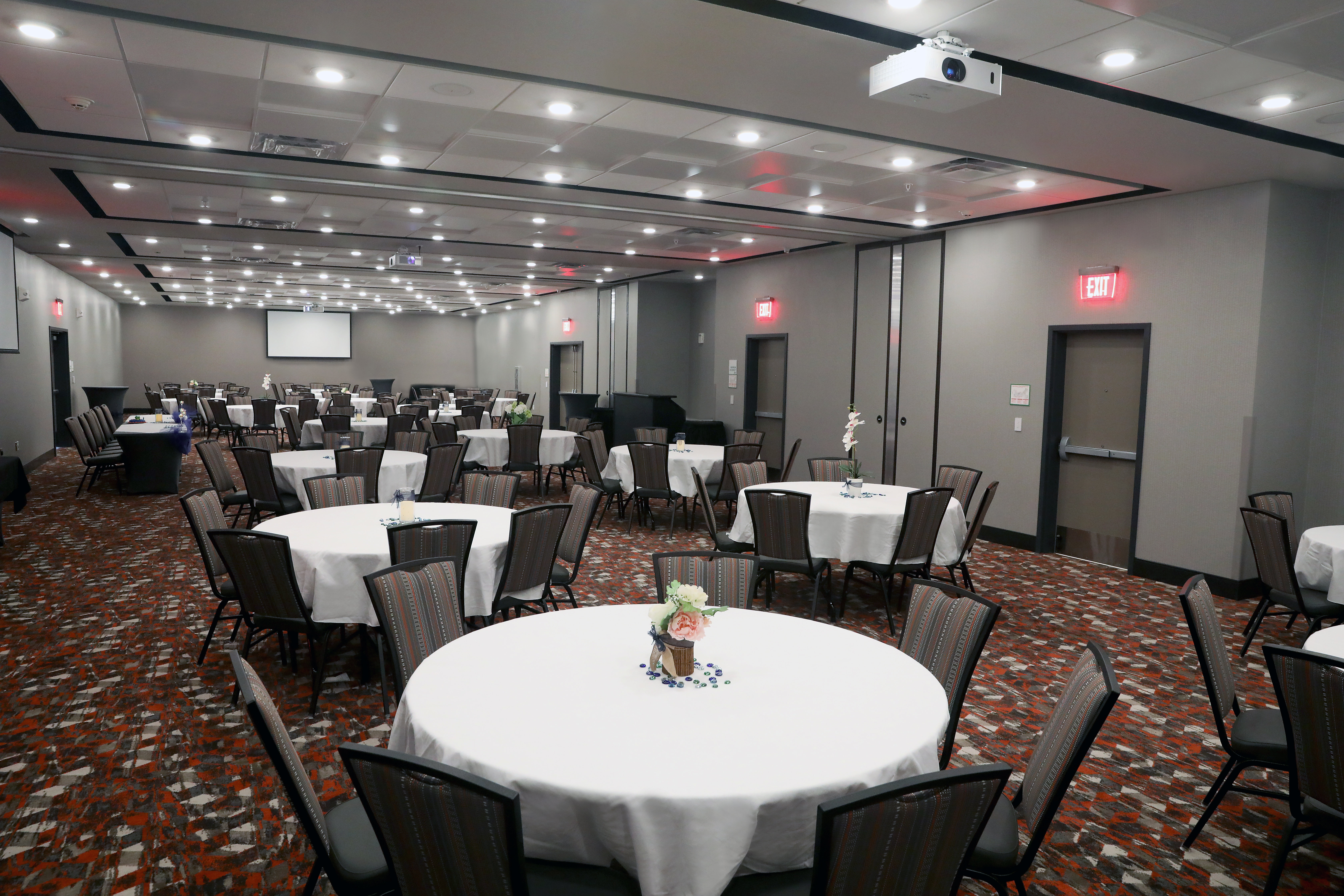Holiday Inn Hotel And Suites Sioux Falls Airport 49/57