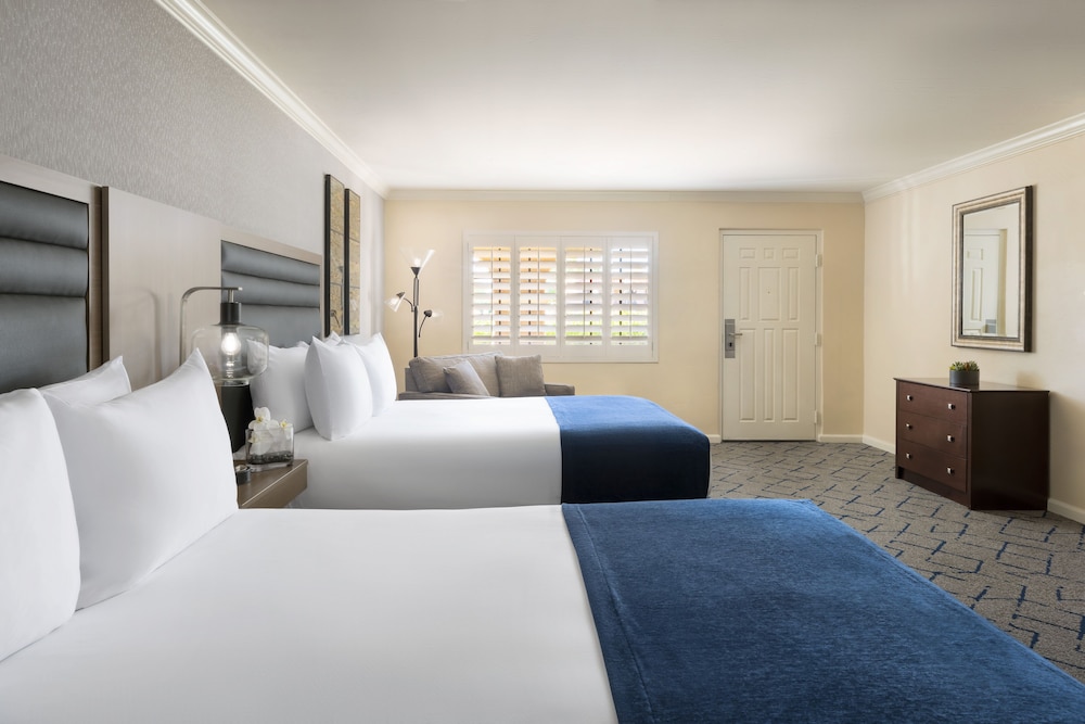 Kimpton Miralina Resort and Villas by IHG 24/84