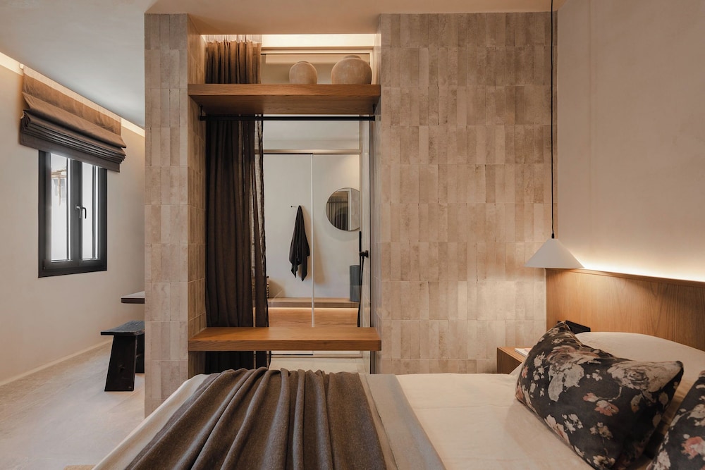 Emery Boutique Apartments 50/50