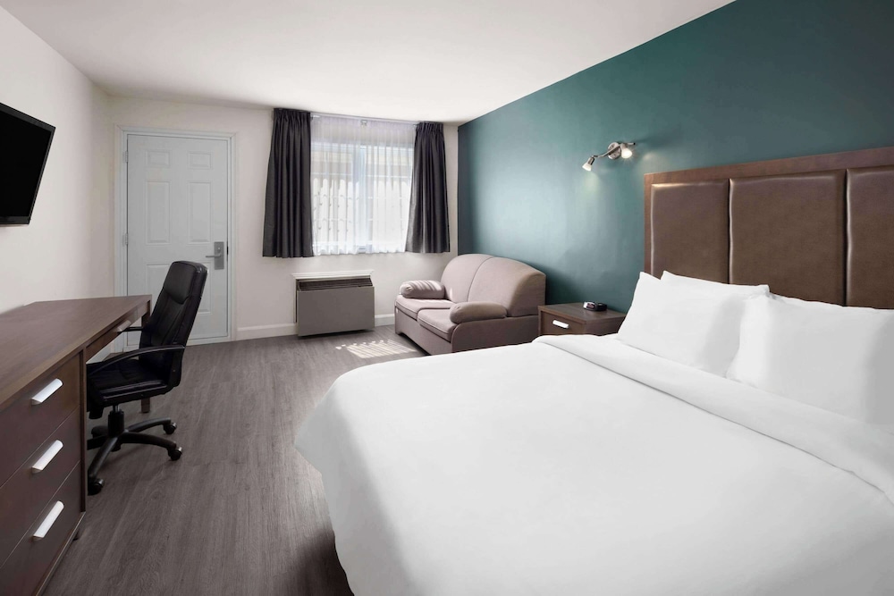 Travelodge by Wyndham Roberval 16/40