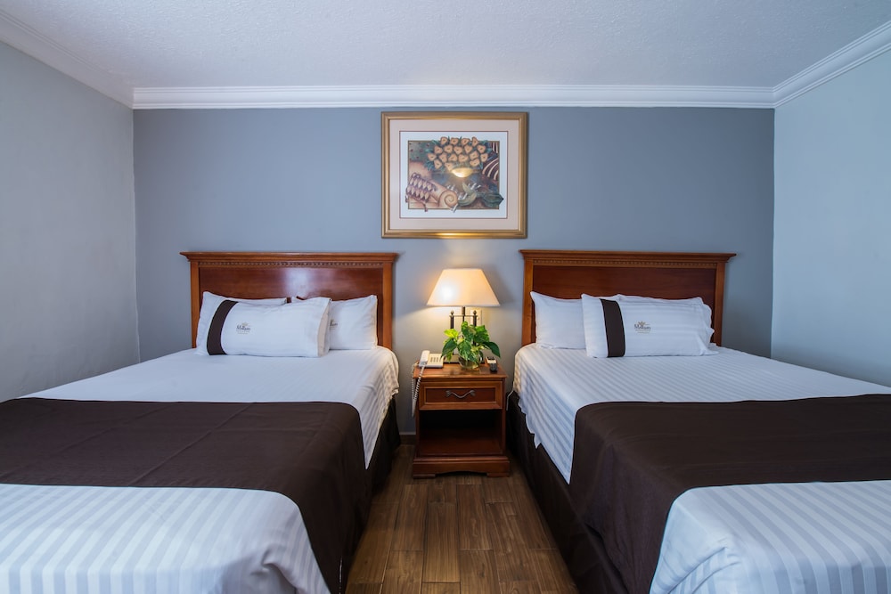 STANDARD, 2 DOUBLE BEDS