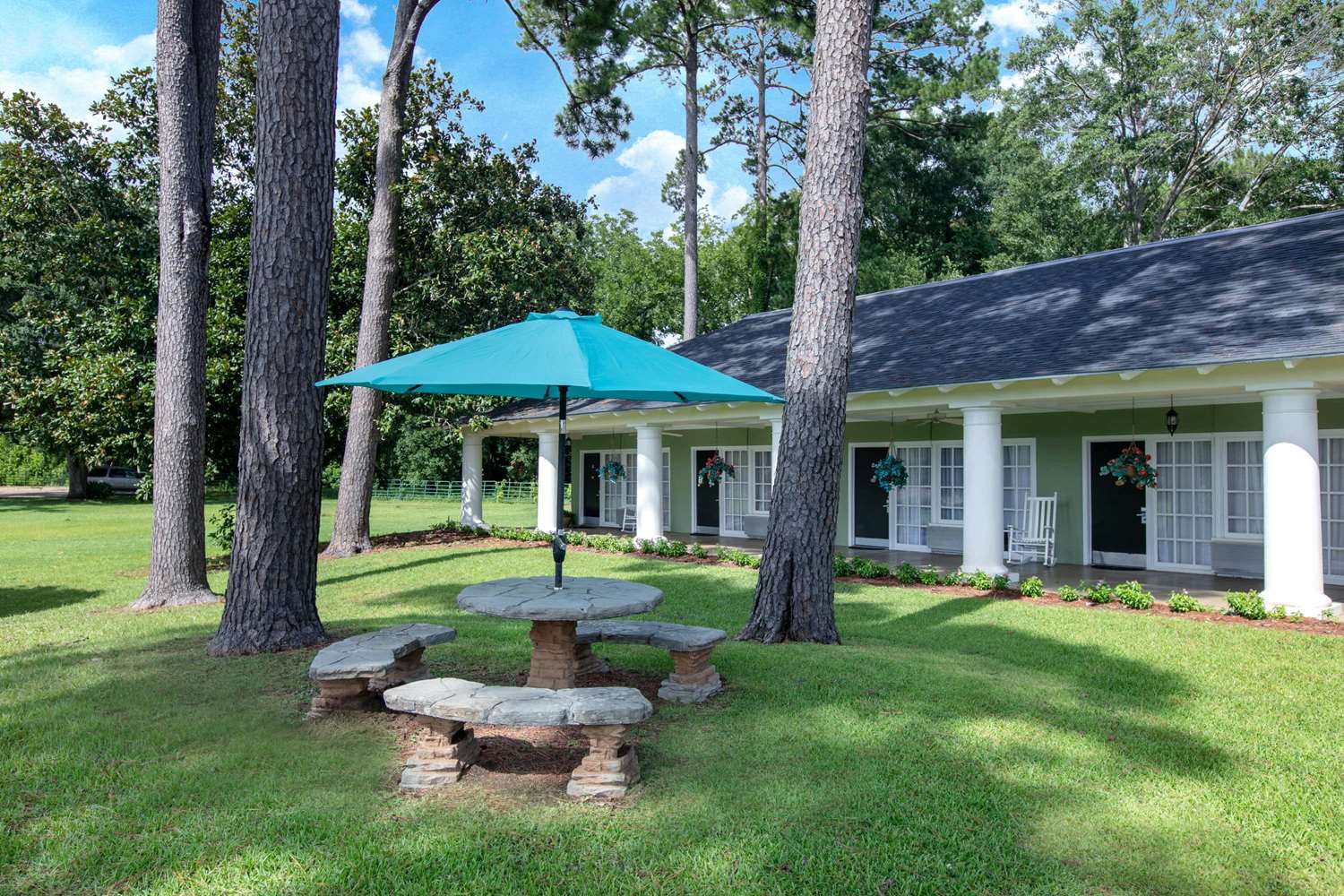 Days Inn by Wyndham Natchez 27/32
