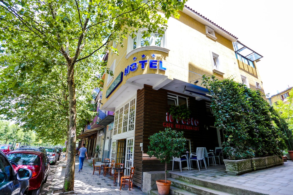 HOTEL TOWN HOUSE 32/36