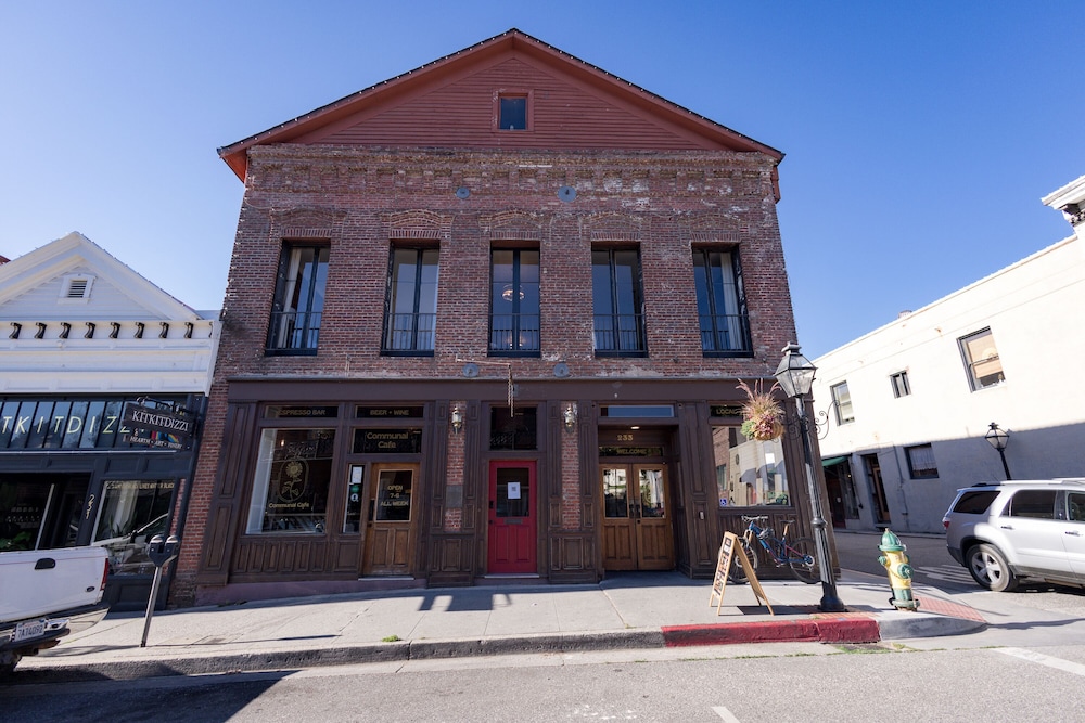 Speakeasy Suites 3/50