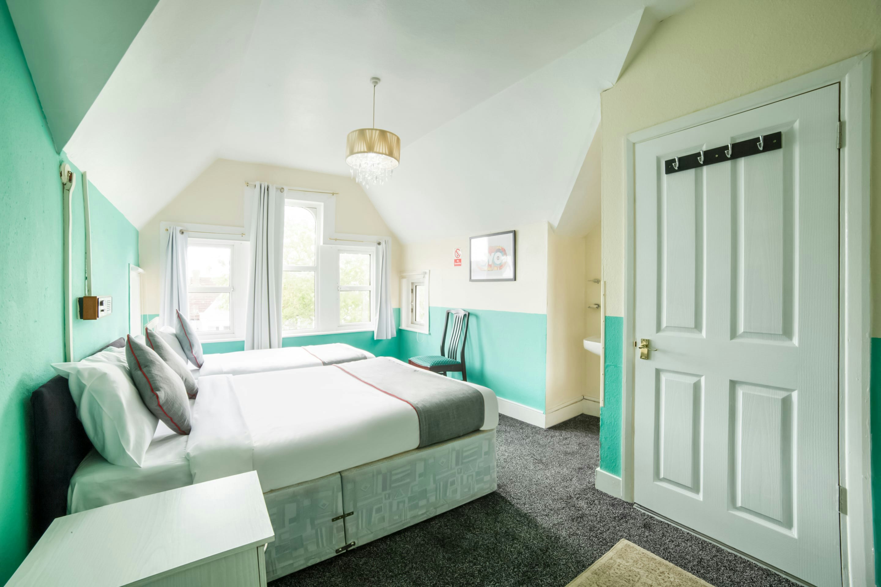 Devine Beach Hotel, Westcliff Southend-On-Sea 40/50