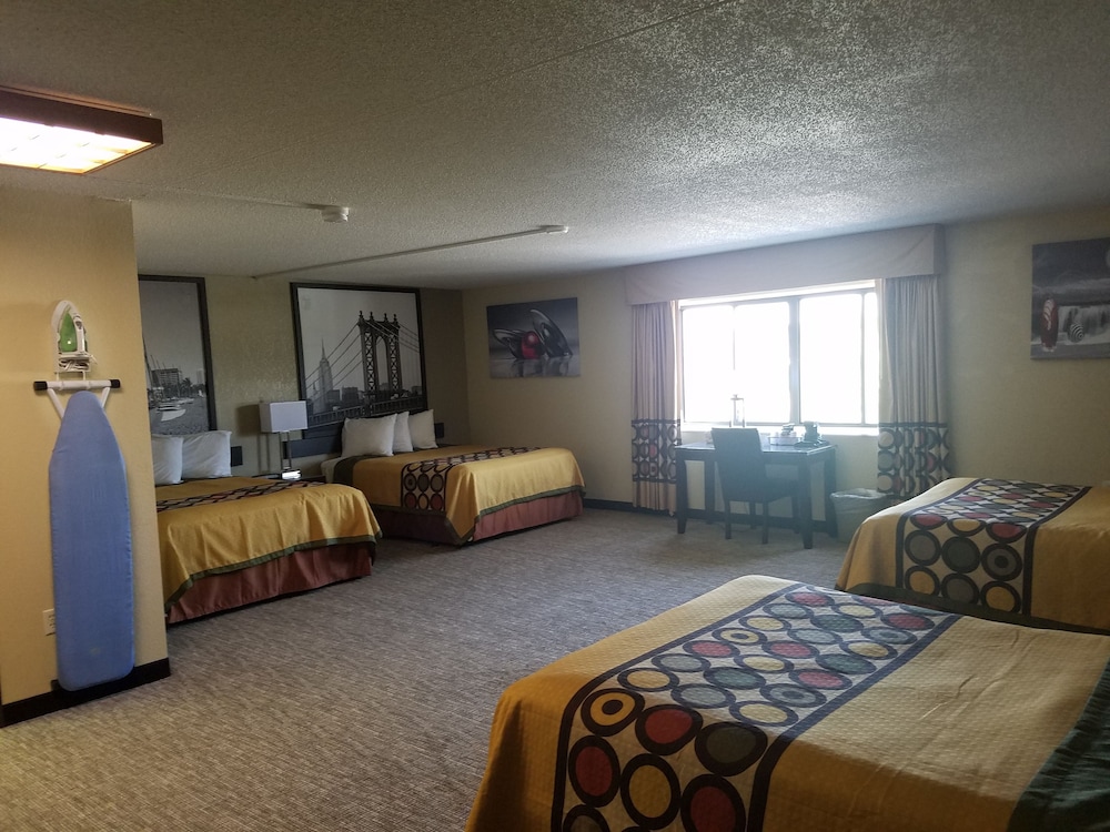 Super 8 By Wyndham Wichita North 8/39
