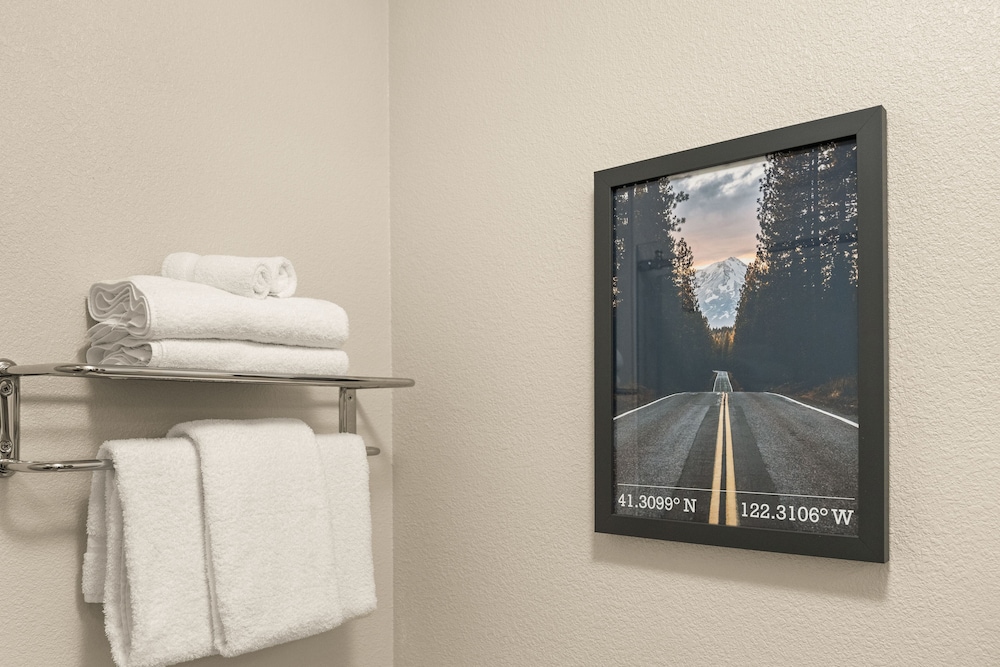 Oxford Suites Redding 34/64