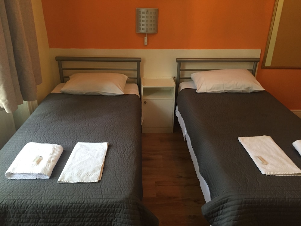 Gresham Hotel 25/50