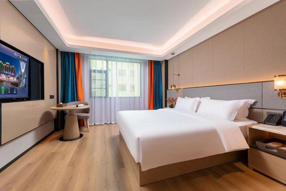 Smart, Queen Bed