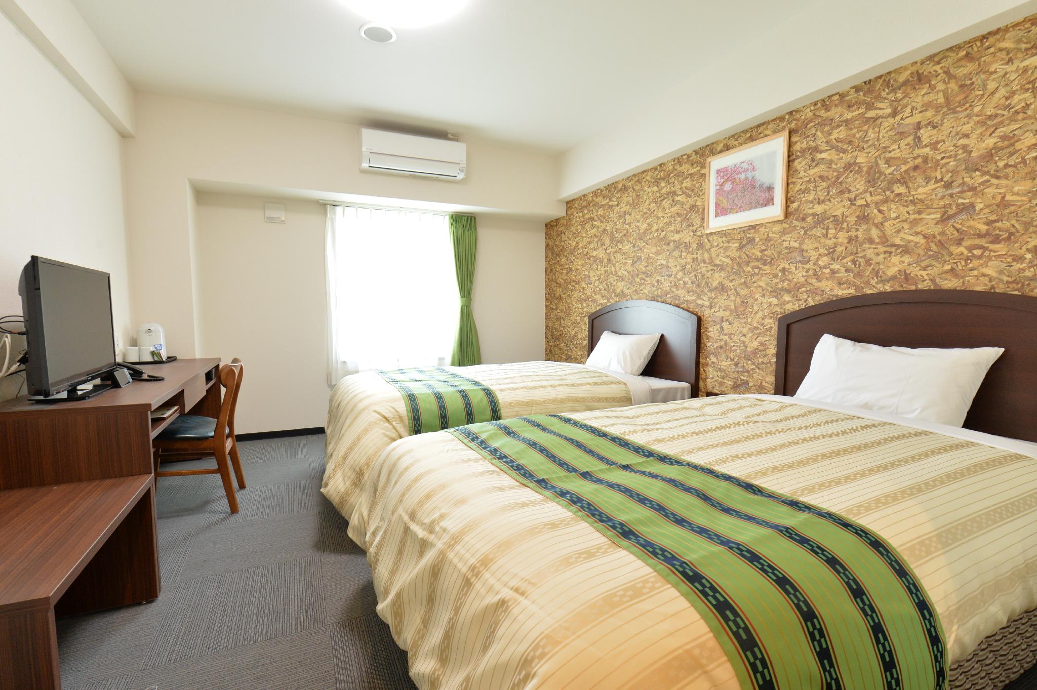 Room, Twin Beds, Town Side