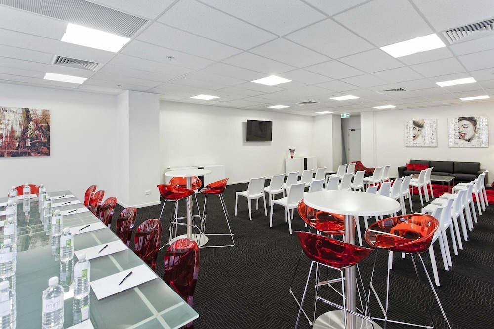 Oaks Melbourne St Kilda Road Hotel 52/64