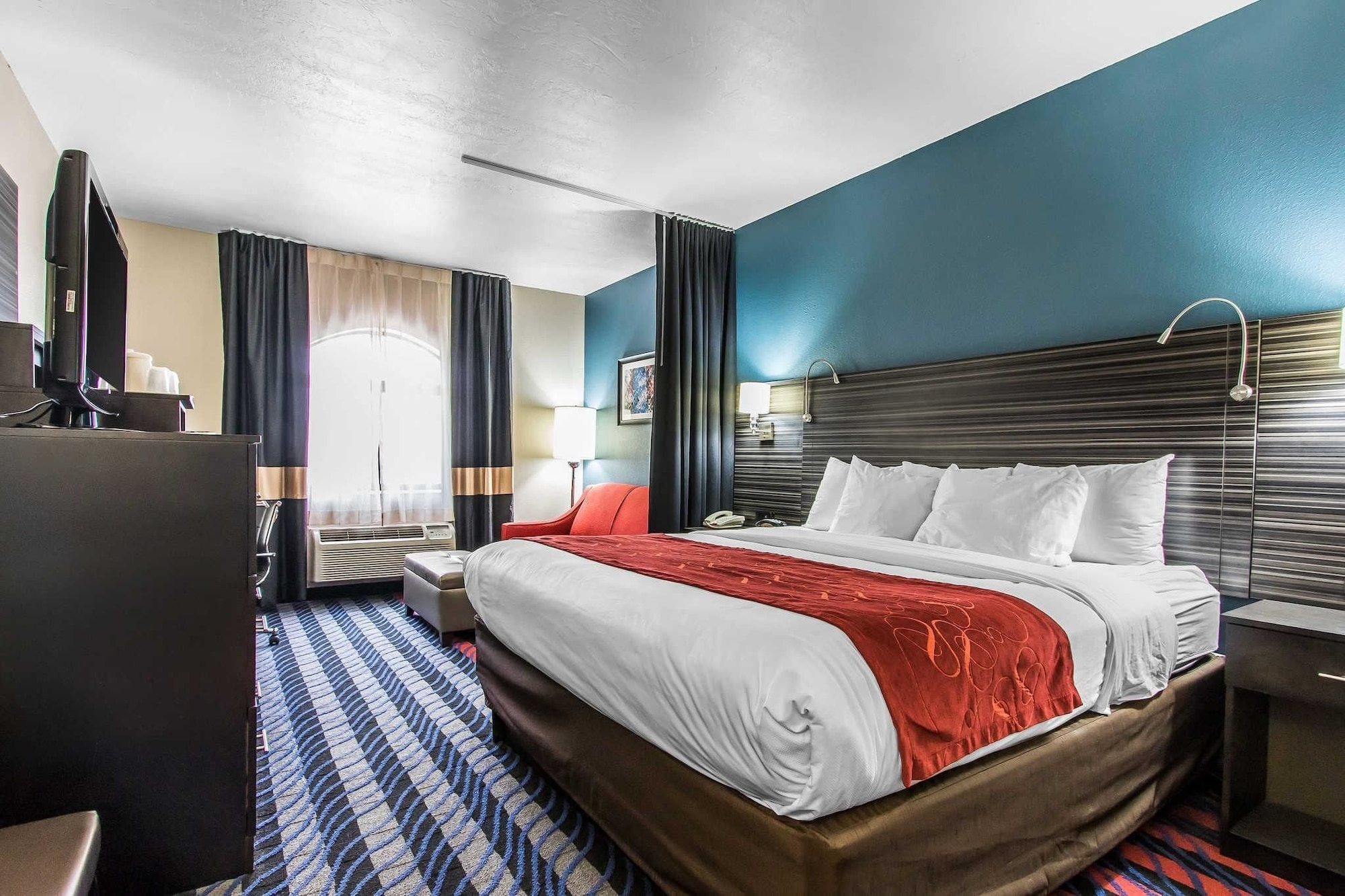 SUITE, KING BED