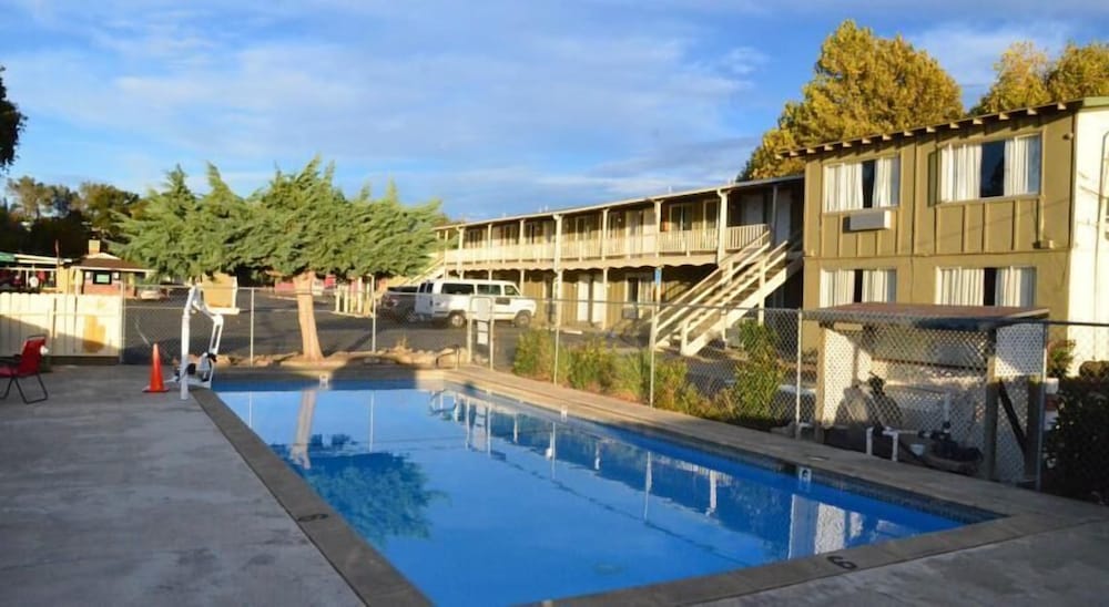 Lamplighter Motel 29/50