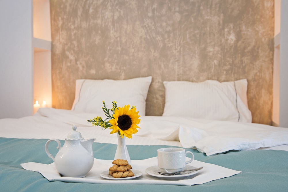 Athina Luxury Suites 54/62
